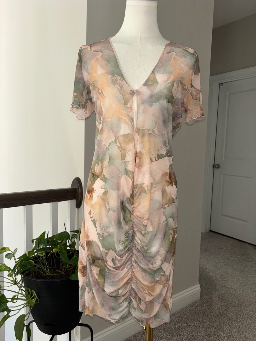 PrettyLittleThing Ruched V-Neck Women's swimsuit cover-up in Blush Green